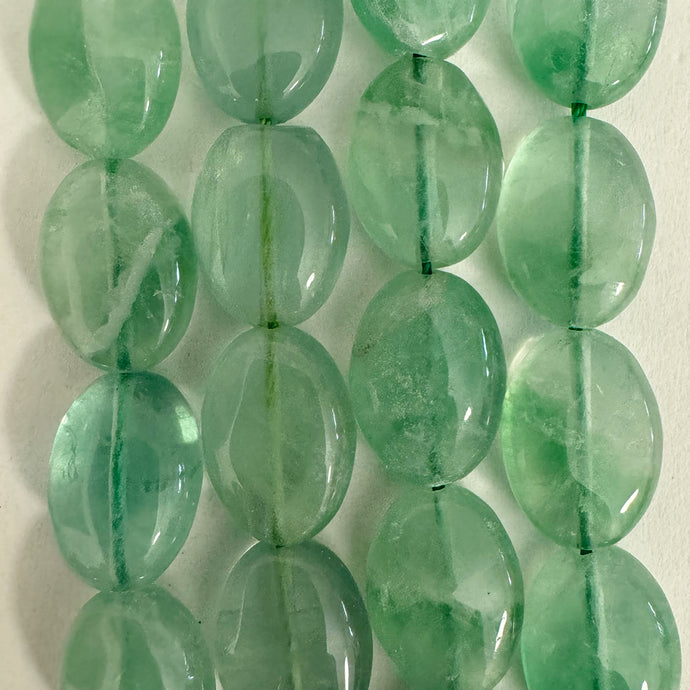 green fluorite, 13x10x6mm puff oval, 15