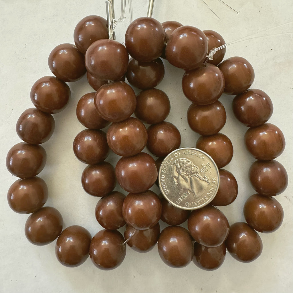 vintage look resin, chocolate brown, 16mm nugget, 14pc strand, sold per strand