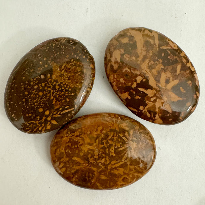 star stone, 25x18x6mm puff oval, sold per single bead