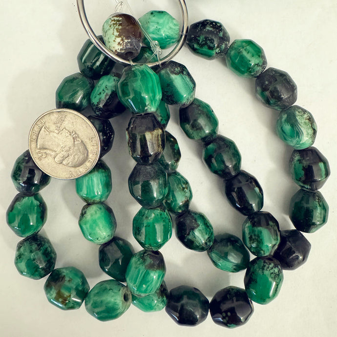 spotted motif resin, black white emerald green , 15x14mm top bottom filed barrel, 14pc strand, sold per strand