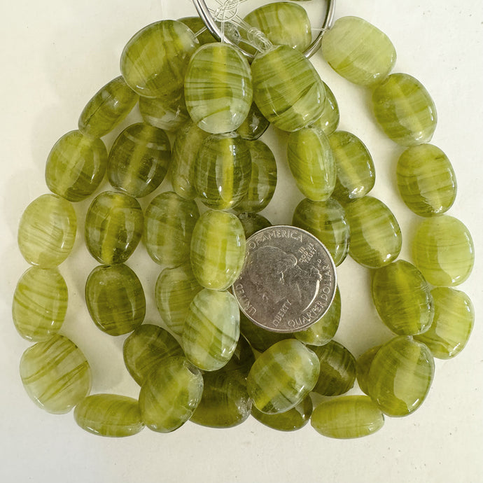 swirl motif glass, pale lime green white, 19x15x9mm pear, 12 piece strand, sold per strand