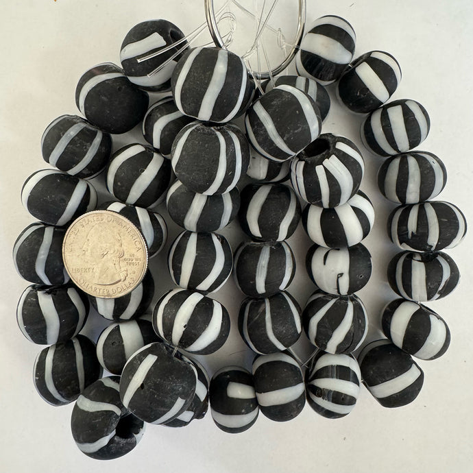 stripe motif glass, matte finish white black, 22x15mm rondelle size mix, 14 piece strand, sold per strand