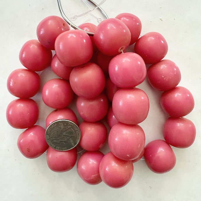 vintage look resin, pale bubble gum pink, 23x22mm mixed barrel, 10pc strand, sold per strand