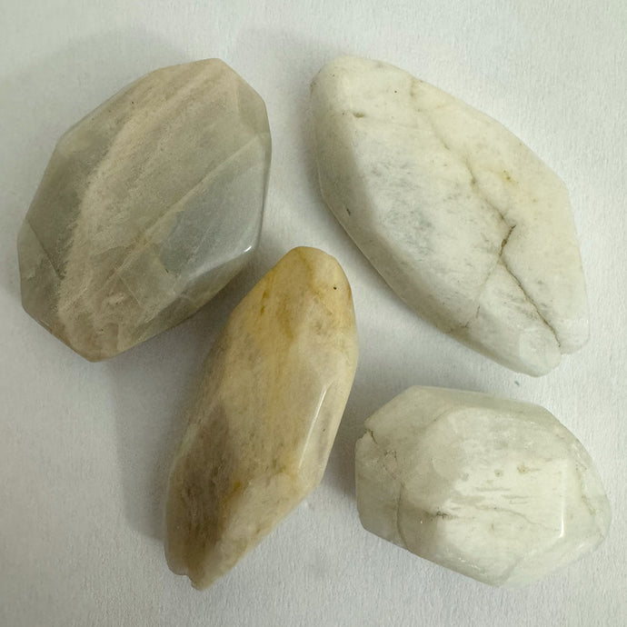 white gray agate, 25-33mm faceted nugget, sold per single bead
