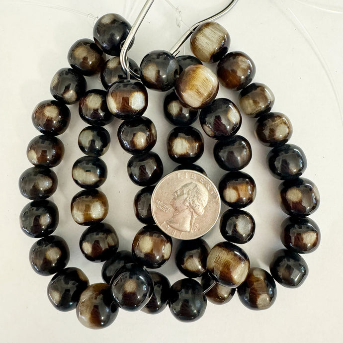 dotted motif resin, dark brown pearly white, 14mm nugget round mix, 16pc strand, sold per strand