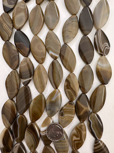 color enhanced brown line agate, 40x22x7mm twist horse eye, 15" strand, sold per strand (batch 2)