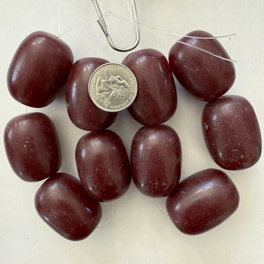 vintage look resin, plum red, 40x30mm barrel, 5pc strand, sold per strand