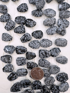 natural snowflake obsidian, 21x14x6mm faceted nugget pendant, approx 20pcs, 15" strand, sold per strand