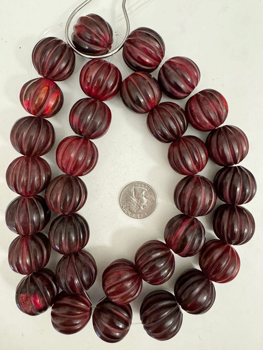 red horn, 25mm carved deep groove melon cut round, 15