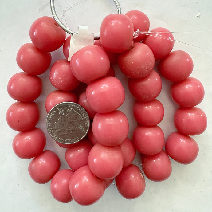 vintage look resin, pale bubble gum pink, 20x17mm mixed barrel, 12pc strand, sold per strand