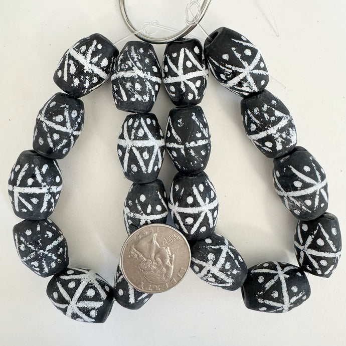 dot crossing lines motif glass, matte black white, 22x17mm barrel size mix, 9 piece strand, sold per strand