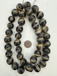 twist motif khaki black horn, 21mm round,  15" strand, item sold per strand