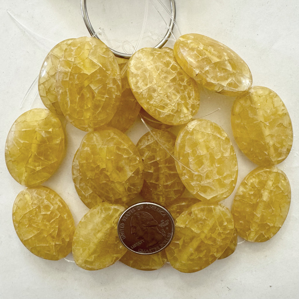 vintage look crackle faux amber resin, translucent pale yellow , 36x25x6mm puff oval, 6pc strand, sold per strand