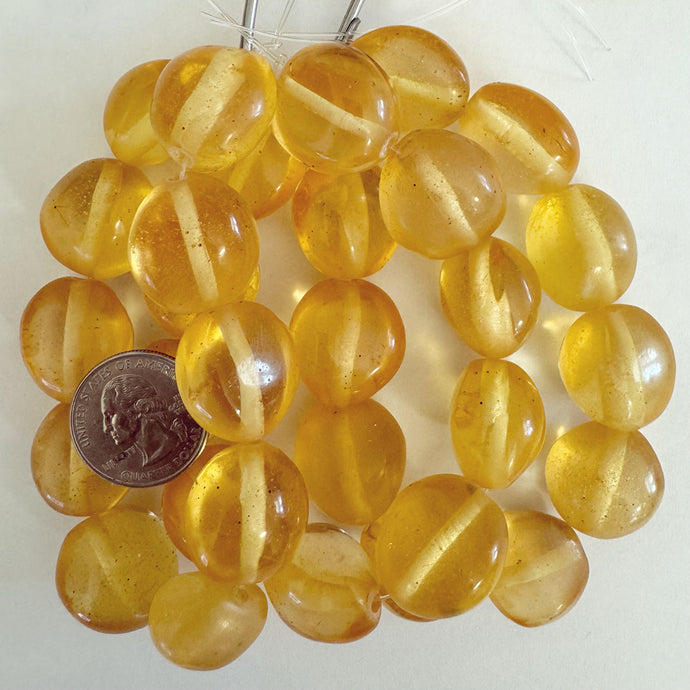 resin, pale peach orange, 22x20x15mm smooth nugget mix, 10pc strand, sold per strand