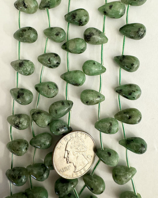 green kiwi quartz, 13x8mm teardrop pendant, 15