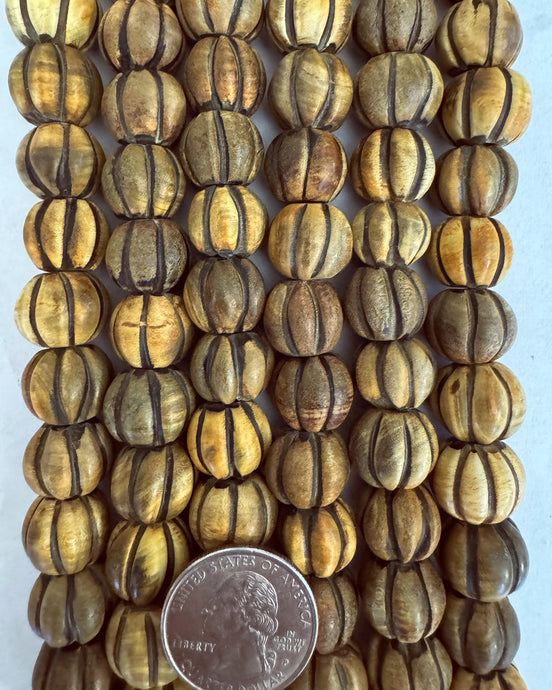Buffalo Horn, melon cut motif, 15x11mm rondelle mixed size, 15