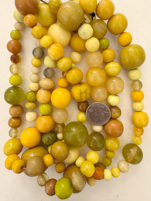 bright yellow round mix, vintage look resin, 15