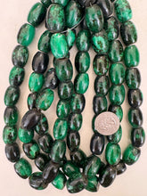 black green white swirl, vintage look resin, 20x16mm barrel, 15" strand, sold per strand