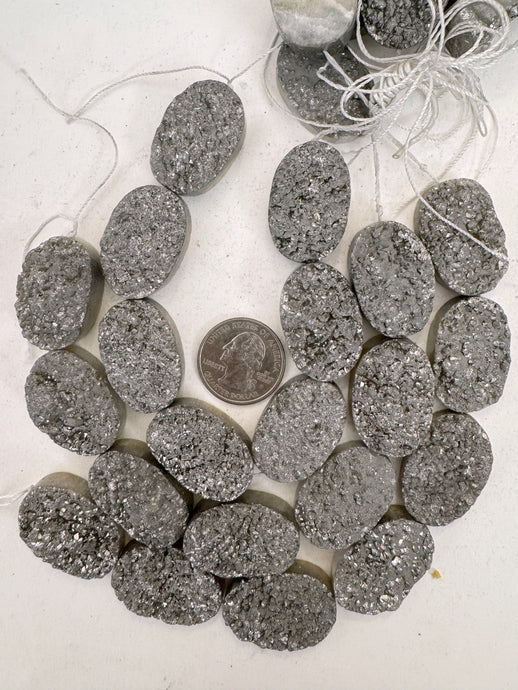 dark gray enhanced top side druzy quartz, 30x22mm oval, 8