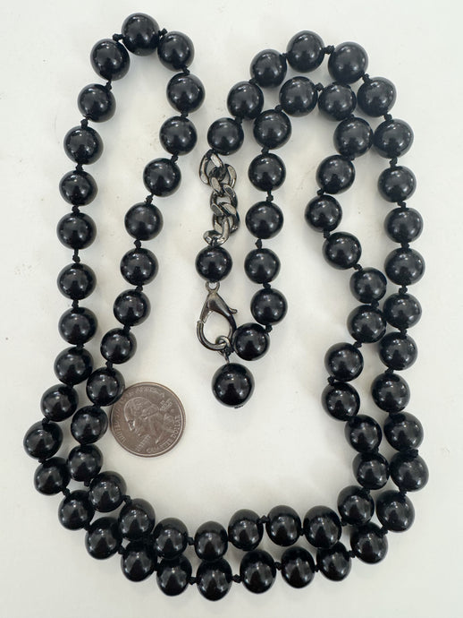 black, vintage look resin, 11mm round, 36