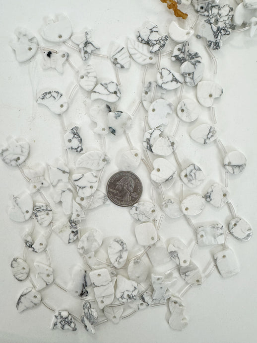 howiite, 18-20mm shape animal and nature motifs, 15