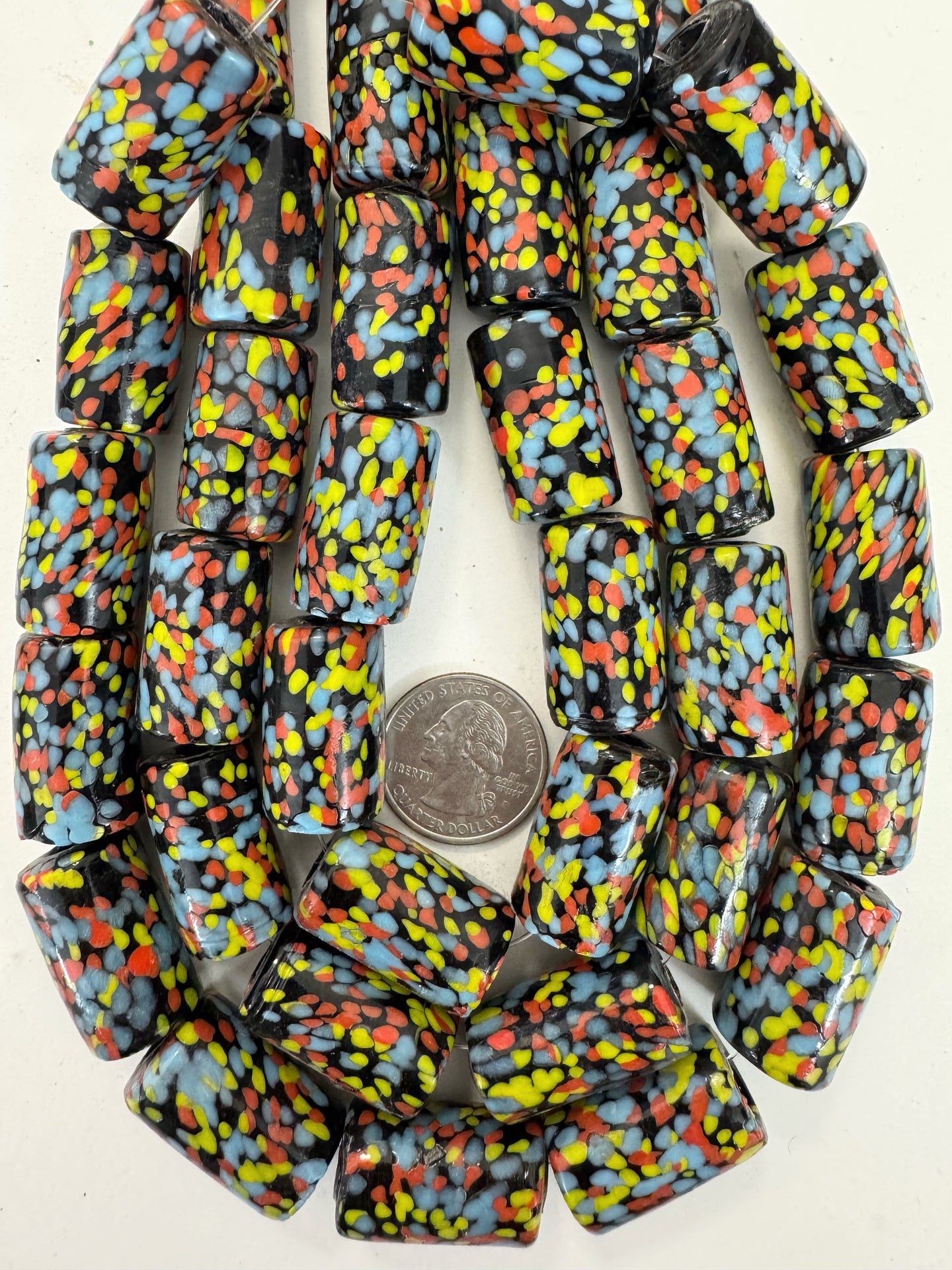 black pale red pale blue yellow motif, vintage look glass, 27x16mm tube, 15