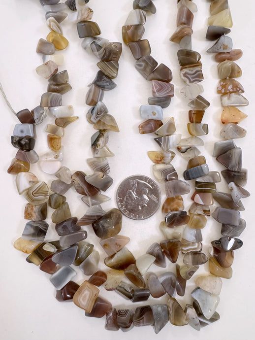 botswana agate, 9-17mm mixed size chip pendant ,15