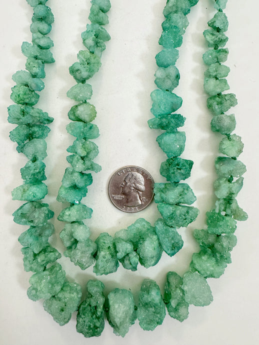 bright seafoam green enhanced druzy quartz, 8-23mm graduated nugget, 15