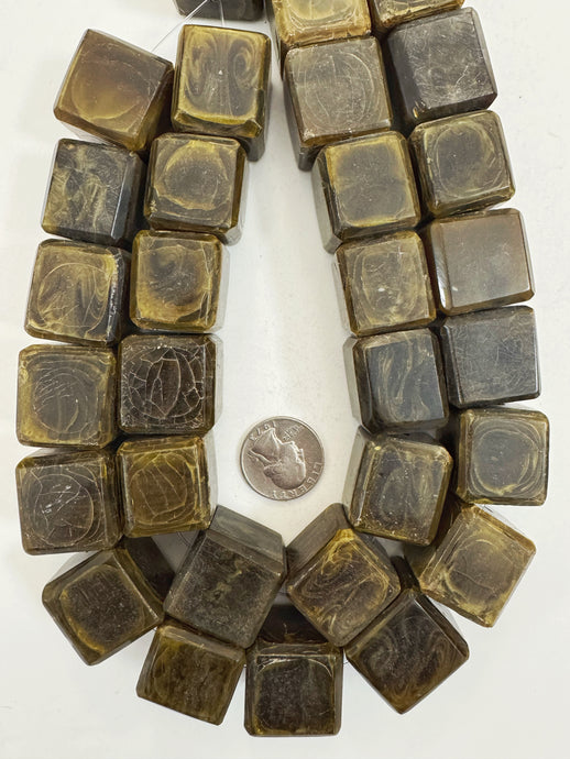 dark olive green crackle motif, vintage look resin, 23mm cube, 15