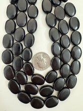 black, single color, vintage look resin, 17x14x8mm oval, 15" strand, sold per strand