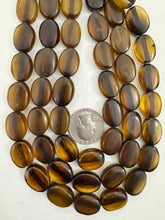 dark golden amber, vintage look resin, 18x14x7mm barrel, 15" strand, sold per strand