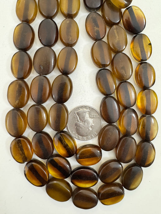 dark golden amber, vintage look resin, 18x14x7mm barrel, 15