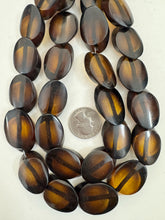dark golden brown, vintage look resin, 31x21x9mm overlapping oval, 15" strand, sold per strand