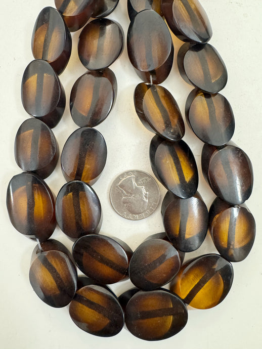 dark golden brown, vintage look resin, 31x21x9mm overlapping oval, 15
