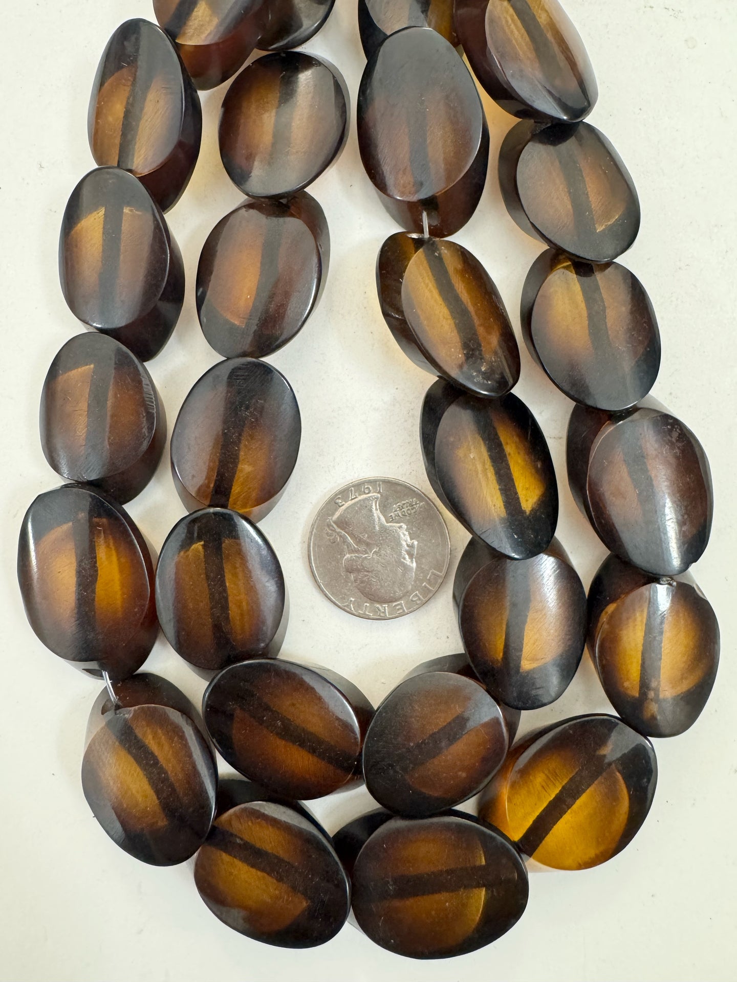 dark golden brown, vintage look resin, 31x21x9mm overlapping oval, 15