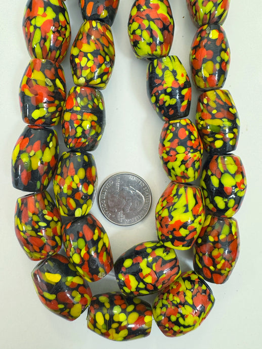 pale red dark red yellow black mix spotted swirl motif, vintage look glass, 25x19mm barrel mix, 15