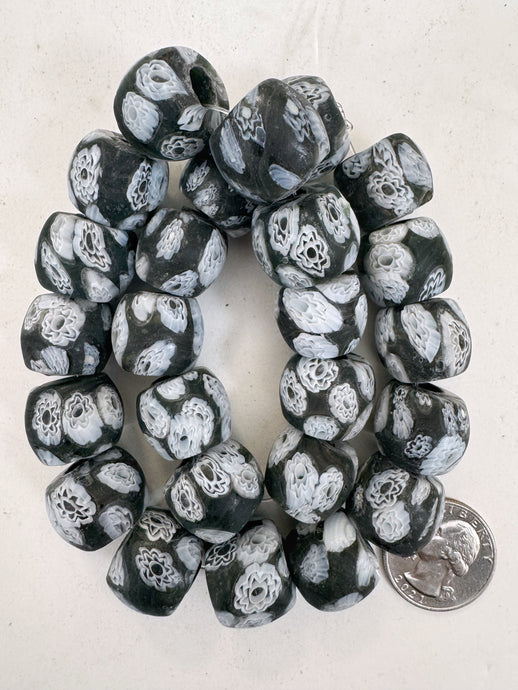 matte white black millefiori motif, vintage look glass, 17x15mm rondelle mix, 15
