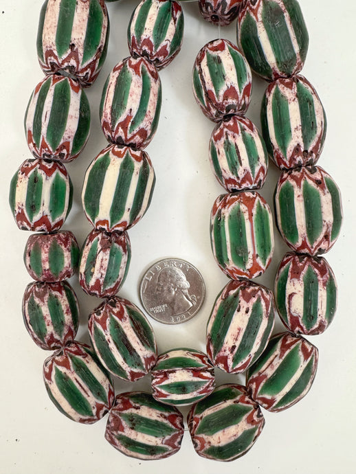 green red white black chevron motif, old stock vintage glass, 18-31mm barrel mix, 15