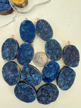 dark electric blue coated druzy quartz, 35x25x11mm oval, 6 piece strand, sold per strand