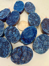 dark electric blue coated druzy quartz, 35x25x11mm oval, 6 piece strand, sold per strand