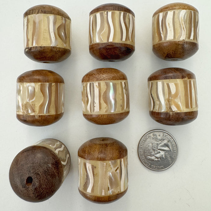 wood, mother of pearl shell inlay, vintage stock, 31x28mm barrel, sold per bead