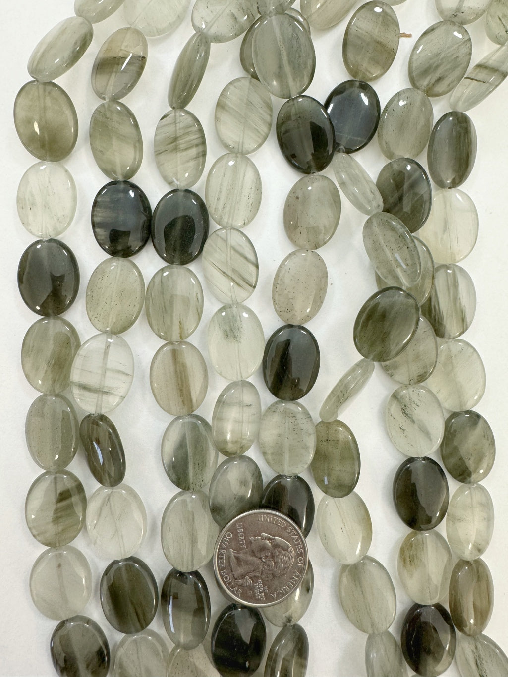 natural gray cloudy quartz, 20x15x6mm oval, 15