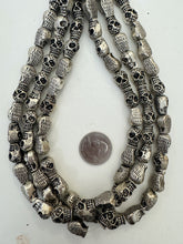 antique silver plated metal, vintage look, 13x9x9mm skull, 15" strand, sold per strand