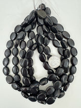 black, single color, vintage look resin, 17x14x8mm oval, 15" strand, sold per strand