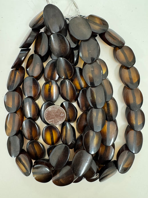 dark golden brown, vintage look resin, 31x21x9mm overlapping oval, 15