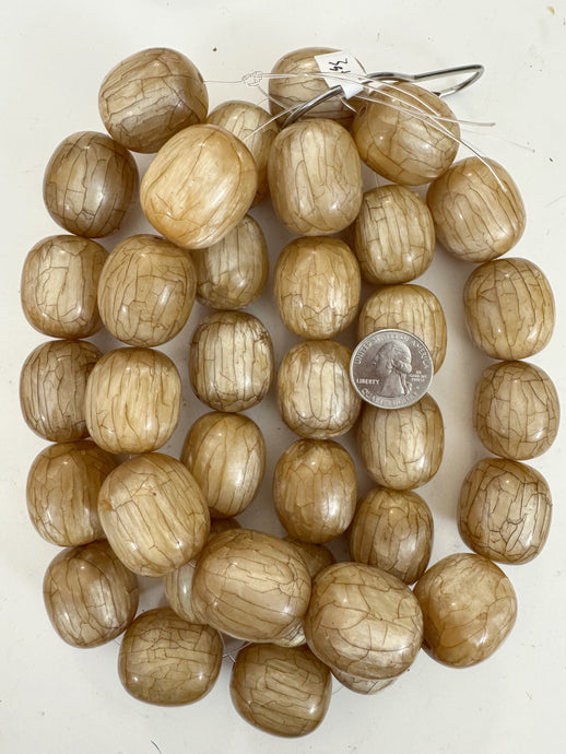 pearly dark pale golden brown crackle, vintage look resin, 32x26mm barrel, 15