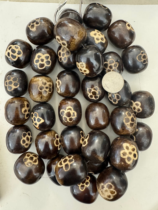 dark brown off white flower motif, faux bone, vintage look resin, 33x29mm barrel, 15