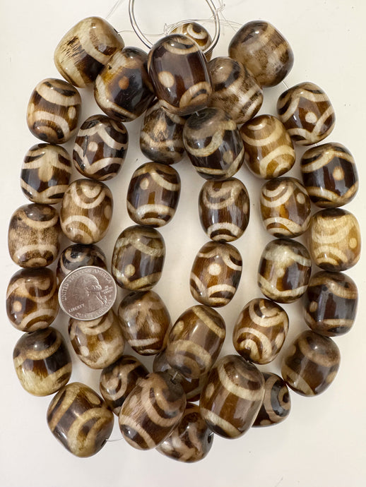pearlybrown off white dzi bead motif, faux bone, vintage look resin, 29x23mm barrel, 15