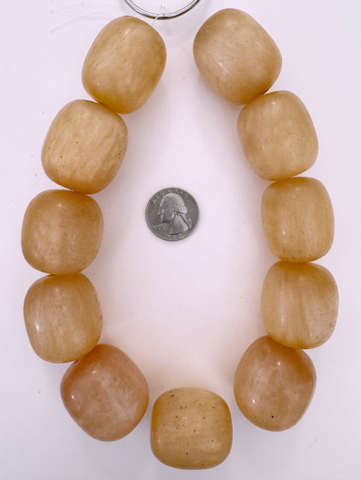 dark pale pearly red peach, vintage look resin, 34x30mm barrel, 15