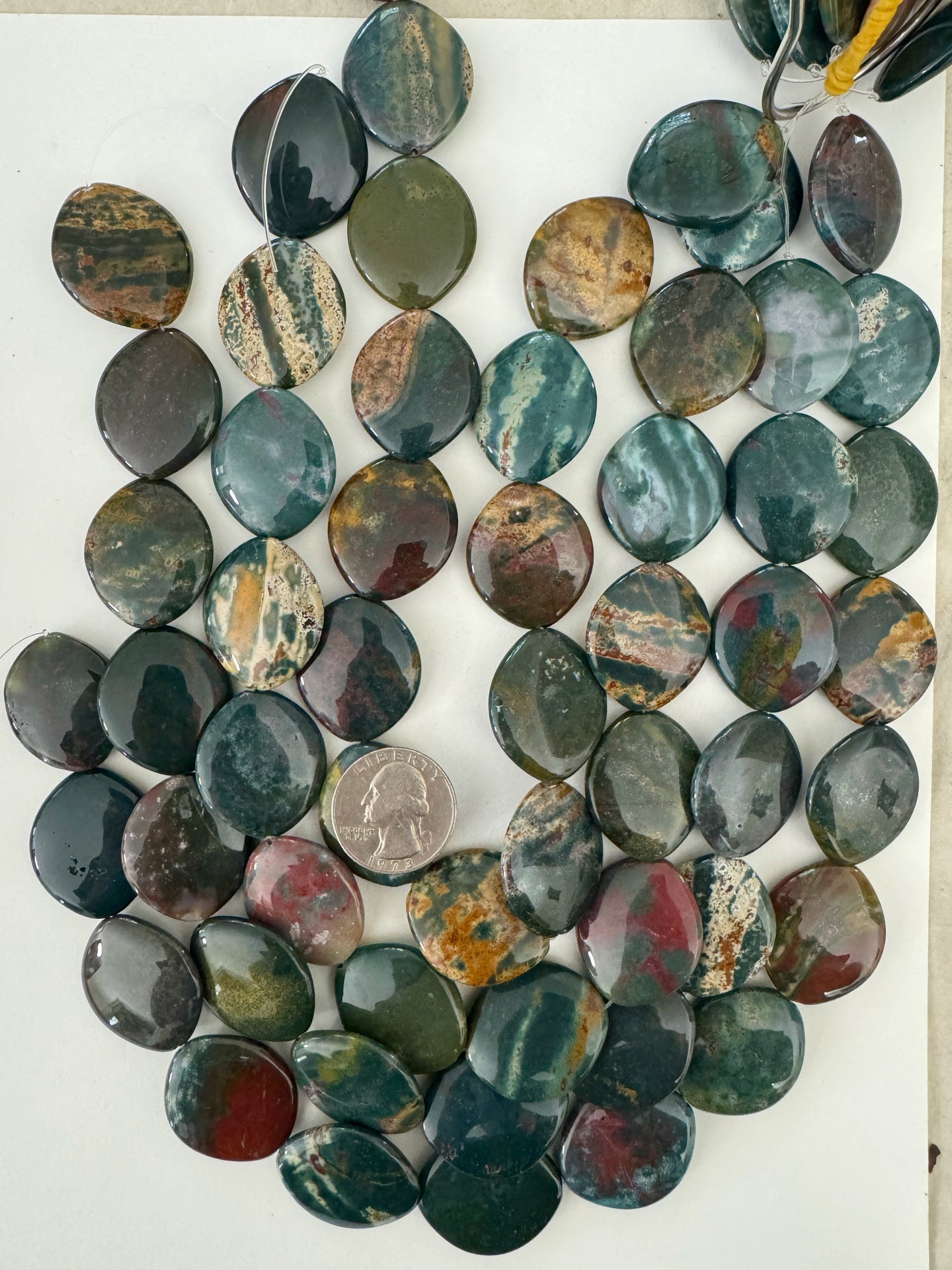 yellow green bloodstone, 29x24x6mm horse eye, 15